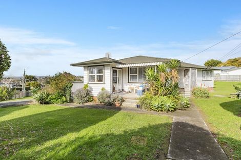 Photo of property in 27 Litten Road, Cockle Bay, Auckland, 2014