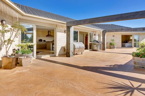 Photo of property in 350 Owhiwa Road, Parua Bay, Onerahi, 0192