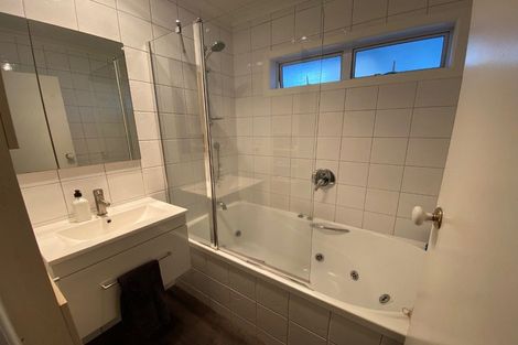 Photo of property in 7 Tiroroa Avenue, Te Atatu South, Auckland, 0610