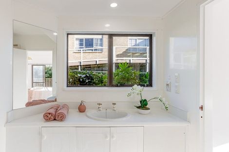 Photo of property in 16 Huia Street, Waikanae, 5036