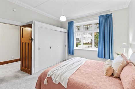 Photo of property in 241 Bay View Road, Saint Clair, Dunedin, 9012