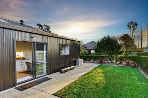 Photo of property in 80 Station Road, Kumeu, 0891