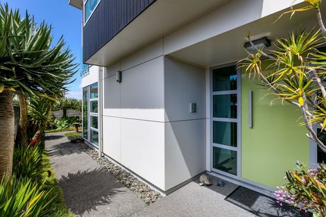 Photo of property in 2 Cutfield Road, New Plymouth, 4310