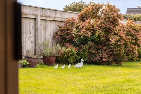 Photo of property in 28 Simpson Crescent, Raumati Beach, Paraparaumu, 5032