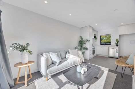 Photo of property in 2/60 Kemp Road, Massey, Auckland, 0614