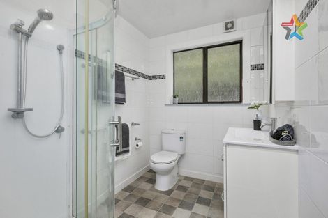 Photo of property in 51 Poto Road, Normandale, Lower Hutt, 5010