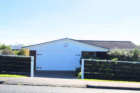 Photo of property in 90 Litten Road, Cockle Bay, Auckland, 2014