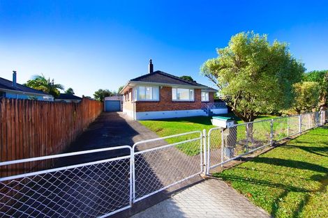Photo of property in 3 Roby Street, Te Atatu Peninsula, Auckland, 0610