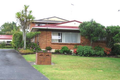 Photo of property in 2/147 Farquhar Road, Glendene, Auckland, 0602