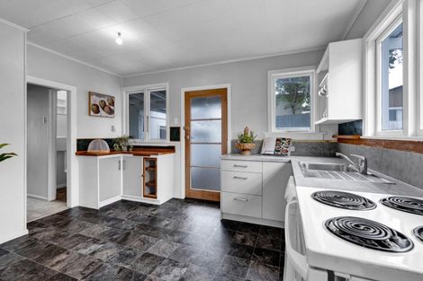 Photo of property in 106 Seaview Road, Westown, New Plymouth, 4310