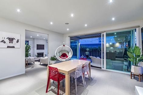 Photo of property in 19a Montgomery Avenue, Rothesay Bay, Auckland, 0630
