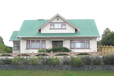 Photo of property in 24 Te Atatu Road, Te Atatu South, Auckland, 0610