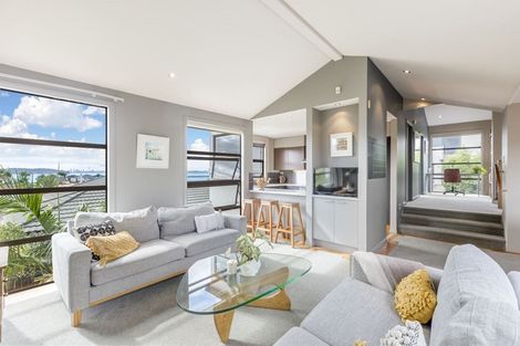 Photo of property in 135 Wiseley Road, West Harbour, Auckland, 0618