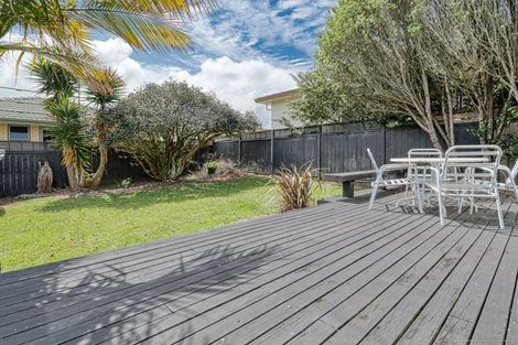 Photo of property in 140 Edmonton Road, Te Atatu South, Auckland, 0610