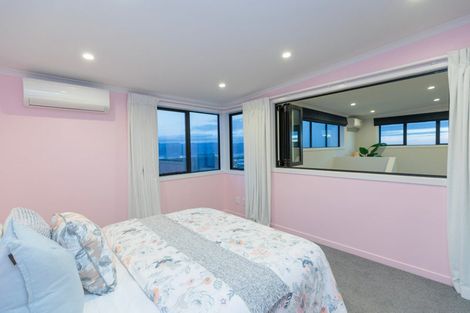 Photo of property in 46 Domett Street, Newlands, Wellington, 6037
