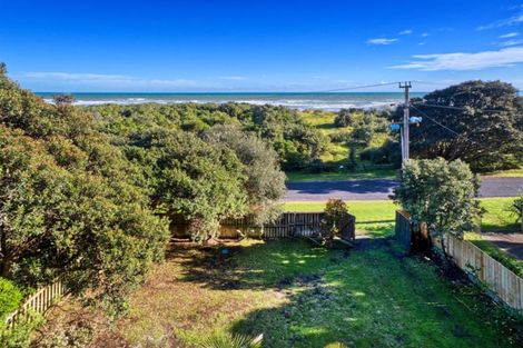 Photo of property in 79 North Piha Road, Piha, 0772