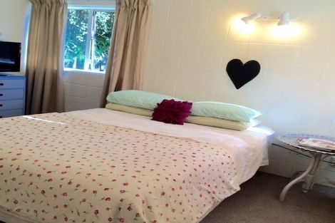 Photo of property in 13 Rossmore Terrace, Murrays Bay, Auckland, 0630