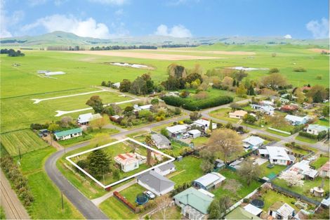 Photo of property in 18 Williams Street, Otane, 4202