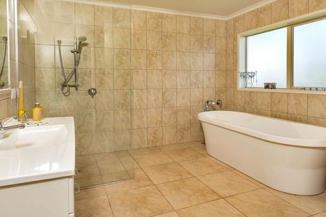 Photo of property in 350 Owhiwa Road, Parua Bay, Onerahi, 0192