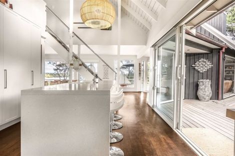 Photo of property in 41 Chatham Avenue, Paremoremo, Auckland, 0632