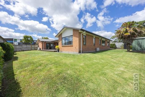 Photo of property in 42 Gilbransen Road, Kumeu, 0810