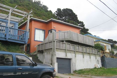 Photo of property in 280 Queens Drive, Lyall Bay, Wellington, 6022