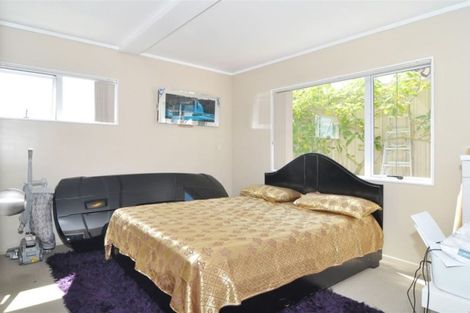 Photo of property in 2a Bamboo Grove, Kelston, Auckland, 0602