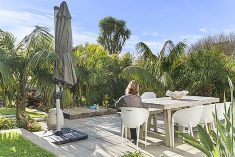 Photo of property in 37 Mcfarlane Street, Oakura, 4314