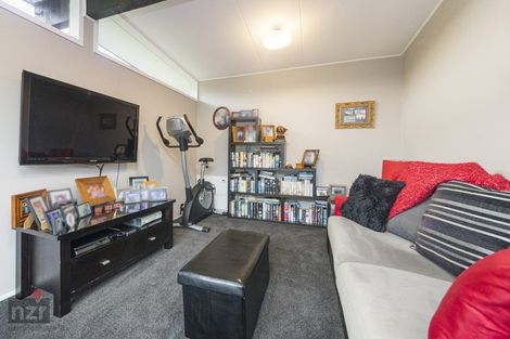 Photo of property in 12 Wikiriwhi Crescent, Awapuni, Palmerston North, 4412