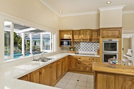 Photo of property in 9 Birchwood Grove, Greenhithe, Auckland, 0632
