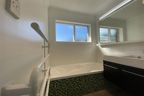 Photo of property in 22 Botany Road, Howick, Auckland, 2010