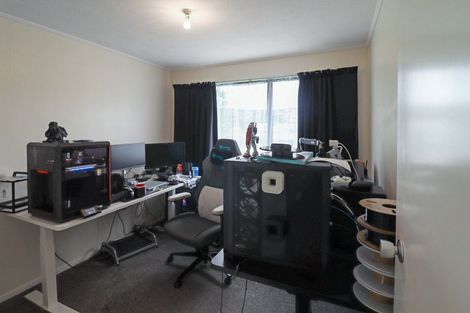 Photo of property in 12 Blueberry Grove, Timberlea, Upper Hutt, 5018