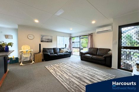 Photo of property in 124 Moire Road, West Harbour, Auckland, 0618