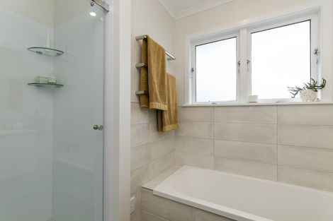 Photo of property in 88 Akaroa Drive, Maupuia, Wellington, 6022