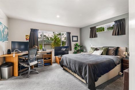 Photo of property in 2/26 Beaudine Avenue, Glenfield, Auckland, 0629