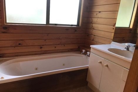 Photo of property in 13 Randal Place, Bayview, Auckland, 0629