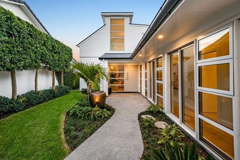 Photo of property in 5 Holiday Road, Milford, Auckland, 0620