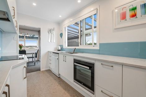 Photo of property in 1/302 Sunset Road, Windsor Park, Auckland, 0632