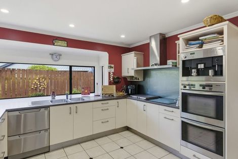 Photo of property in 11 Oakwood Grove, Paraparaumu Beach, Paraparaumu, 5032