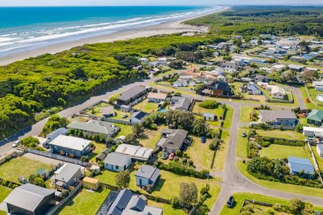 Photo of property in 10 Mahuri Street, Himatangi Beach, Foxton, 4891