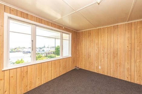 Photo of property in 12 Matai Street, Castlecliff, Whanganui, 4501