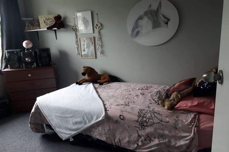 Photo of property in 77 Pasadena Crescent, Totara Park, Upper Hutt, 5018