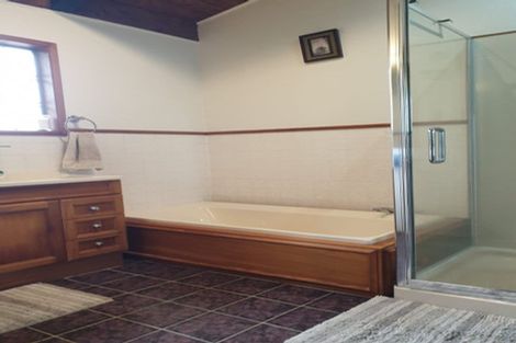 Photo of property in 40a Staincross Street, Green Bay, Auckland, 0604