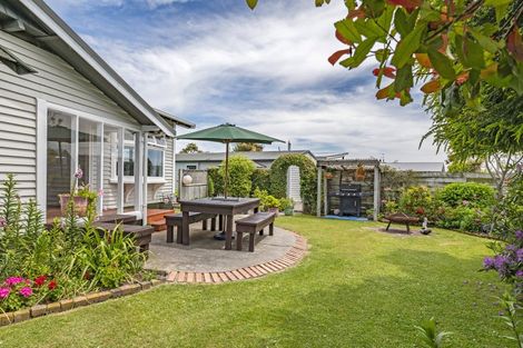 Photo of property in 29 Broadway Avenue, Waikuku Beach, 7473