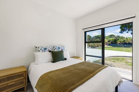 Photo of property in 1117a Whangaparaoa Road, Matakatia, Whangaparaoa, 0930
