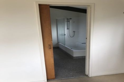 Photo of property in 17 Shastri Terrace, Khandallah, Wellington, 6035