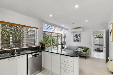 Photo of property in 47 Falkirk Avenue, Seatoun, Wellington, 6022
