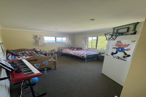 Photo of property in 36b Tamworth Crescent, Newlands, Wellington, 6037