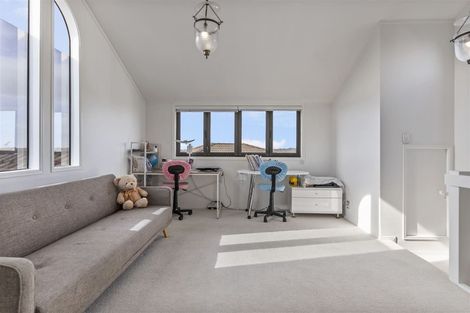 Photo of property in 3 Citation Way, Botany Downs, Auckland, 2010