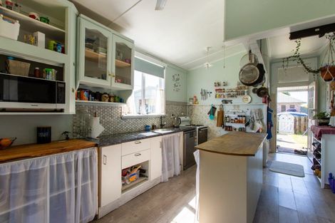 Photo of property in 25 Ruahine Street, Dannevirke, 4930